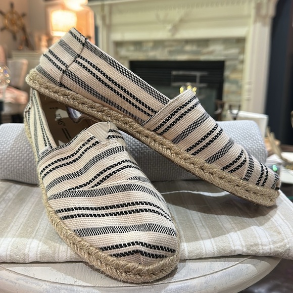 TOMS Women’s Alpargata Rope Natural Global Stripe Canvas Shoes Flats, 9.5 WIDE - Picture 1 of 10